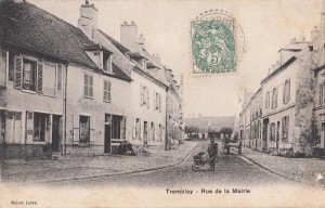 La rue de la Mairie, où demeure Théophile Barbieux avec ses parents, vers 1907.