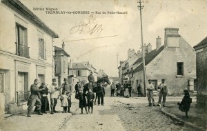 La rue du Puits Hazard (aujourd’hui rue Louis-Eschard), vers 1915, où demeurent Alfred Evrard et sa famille.