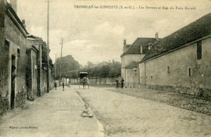 La rue du Puits Hazard (aujourd’hui rue Louis-Eschard), vers 1910, où demeurent Edouard Evrard et sa famille.