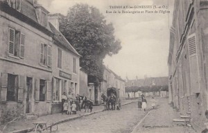 La rue de la Boulangerie (aujourd’hui rue de la Mairie), vers 1917, où demeure Etienne Lucas avec ses parents.