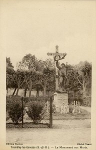 Le nom de Raymond Moreau est inscrit sur le monument aux morts érigé en 1920.