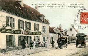 La rue de la Juiverie (aujourd’hui route de Roissy), vers 1908, où demeurent Julien Taeldman et sa famille, à la fin du XIXe siècle.
