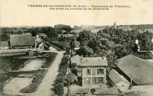 La route de Roissy, vers 1918, où demeurent Emile Villiot et sa famille, à la fin du XIXe siècle.